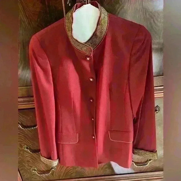 Louis Fe’raud ladies jacket. Size 8. Gorgeous detail on collar and sleeves. - Picture 4 of 11